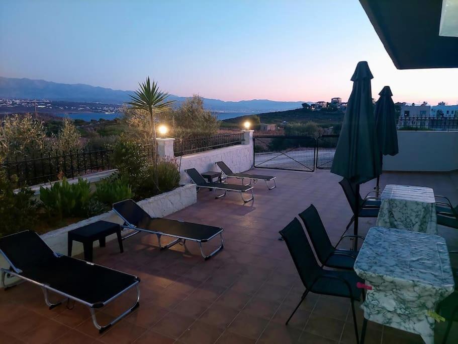 Iakovos Apartments Chorafakia Bagian luar foto