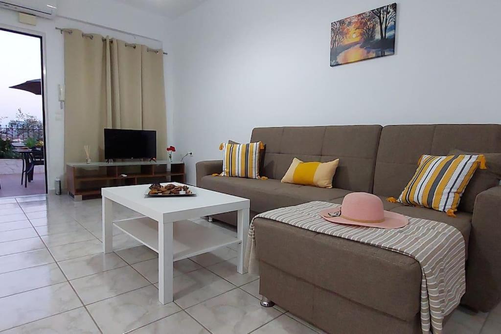 Iakovos Apartments Chorafakia Bagian luar foto