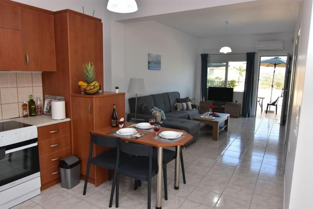 Iakovos Apartments Chorafakia Bagian luar foto